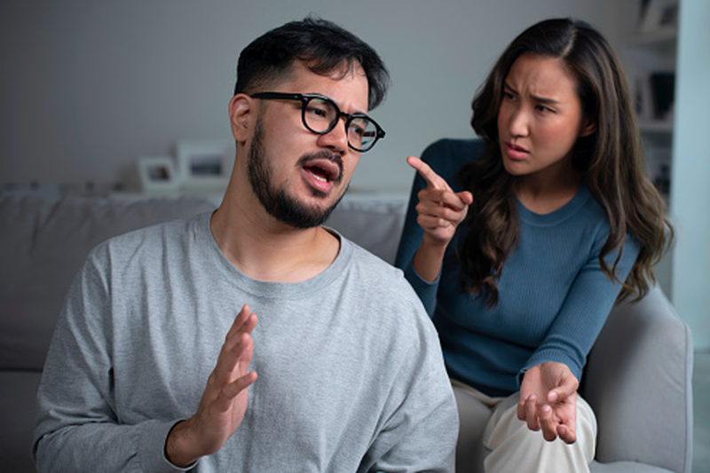 Pasangan Memanipulasi Membuat Stres Emosional Kepanjangan