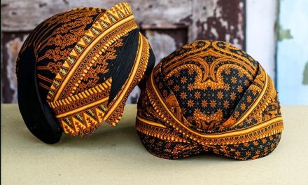 Penutup Songkok Tradisional Yang Di Bagian Kepala