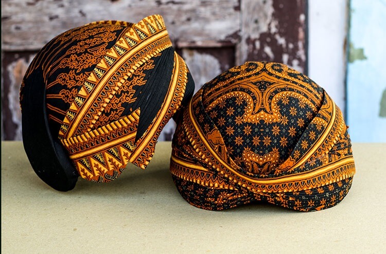 Penutup Songkok Tradisional Yang Di Bagian Kepala