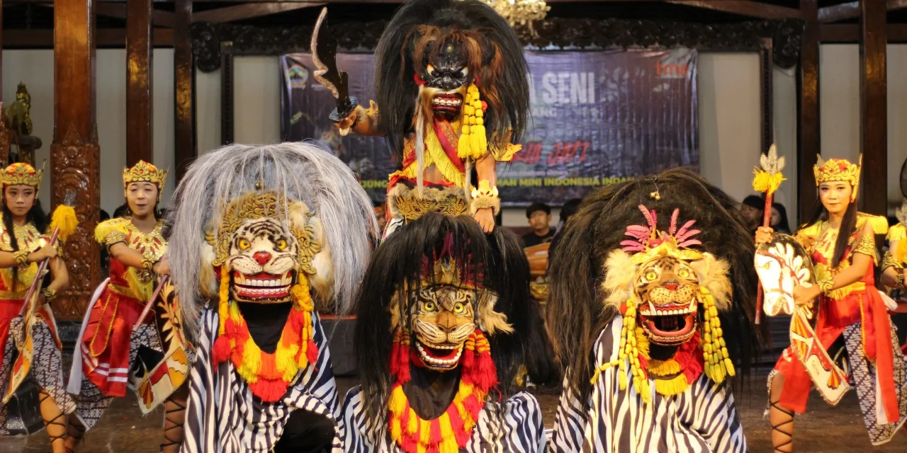 Atraksi Hiburan Karnaval Atau Pertunjukan Di Sebuah Tempat