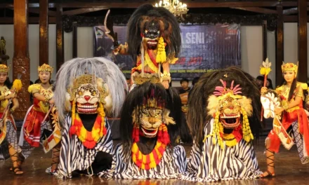 Atraksi Hiburan Karnaval Atau Pertunjukan Di Sebuah Tempat