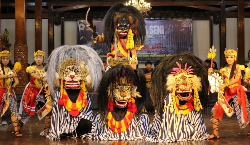 Atraksi Hiburan Karnaval Atau Pertunjukan Di Sebuah Tempat