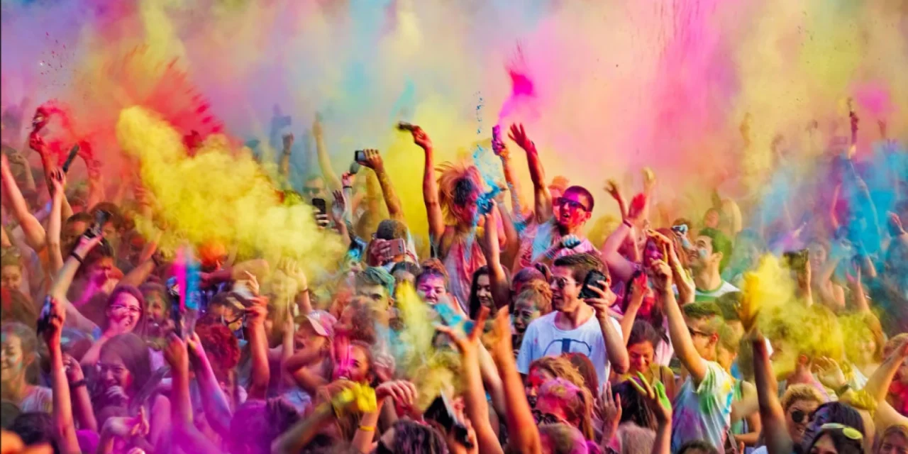 Hari Besar India Dengan Melakukan Perayaan Festival Holi