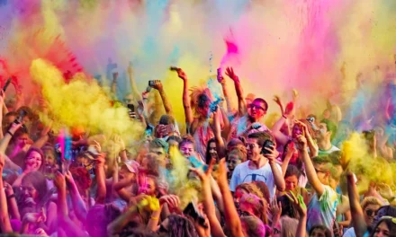 Hari Besar India Dengan Melakukan Perayaan Festival Holi