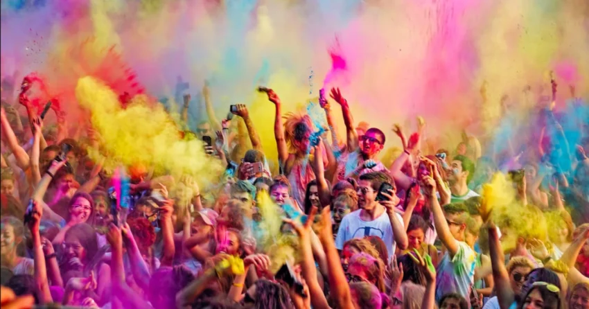 Hari Besar India Dengan Melakukan Perayaan Festival Holi