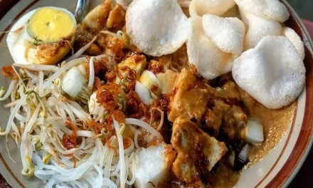 Kuliner Khas Indonesia Makanan Ketoprak Bumbu Kacang