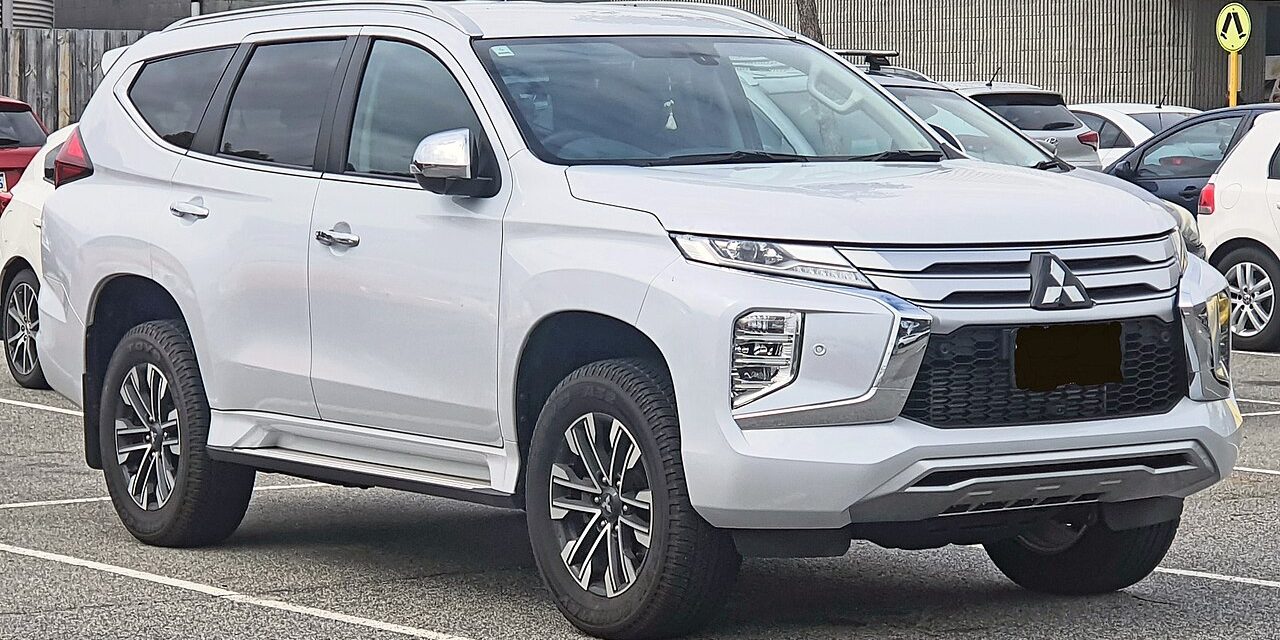Kendaraan Sport Mitsubishi Pajero Yang Umu Di Gunakan
