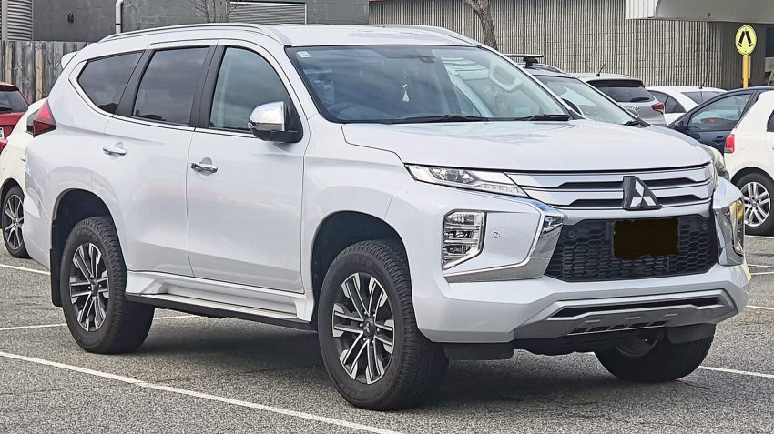 Kendaraan Sport Mitsubishi Pajero Yang Umu Di Gunakan