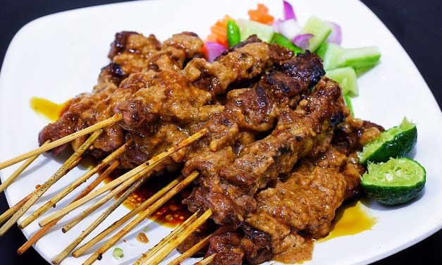 Makanan Khas Madura Sate Dengan Bumbu Kacang