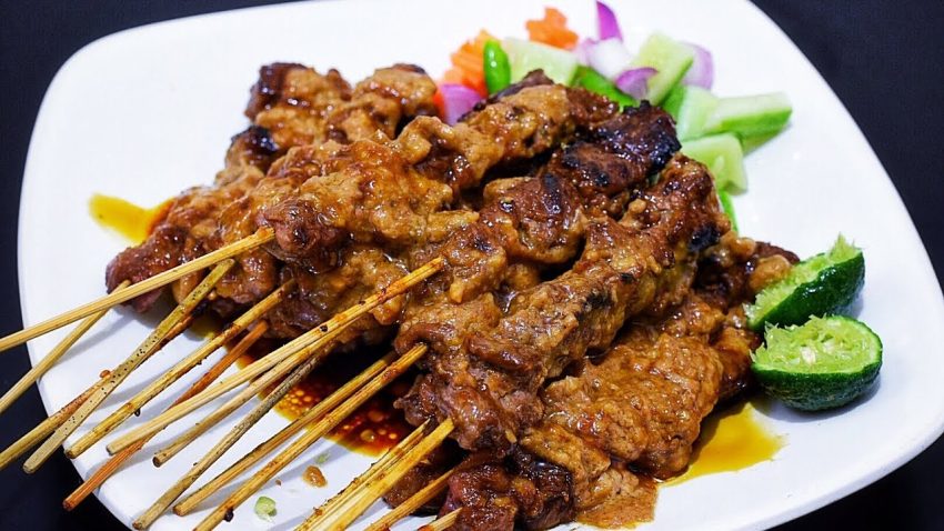 Makanan Khas Madura Sate Dengan Bumbu Kacang