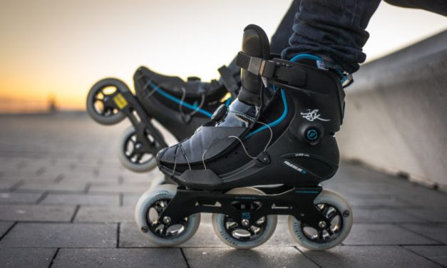 Sebuah Roller Blade Atau Sepatu Roda