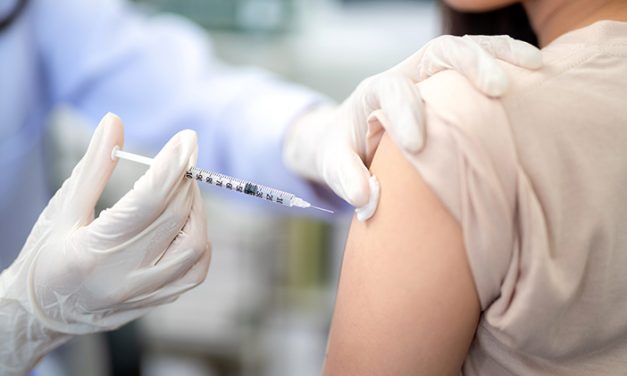 Penyuntikan Biologis Vaksin Kepada Seseorang