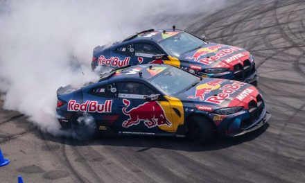 Skill Drifting Oleh Seorang Pengemudi Mobil