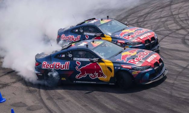 Skill Drifting Oleh Seorang Pengemudi Mobil