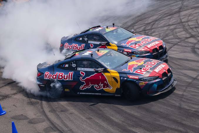 Skill Drifting Oleh Seorang Pengemudi Mobil
