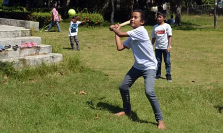 Olahraga Pemukul Tradisional Sebuah Permainan Kasti