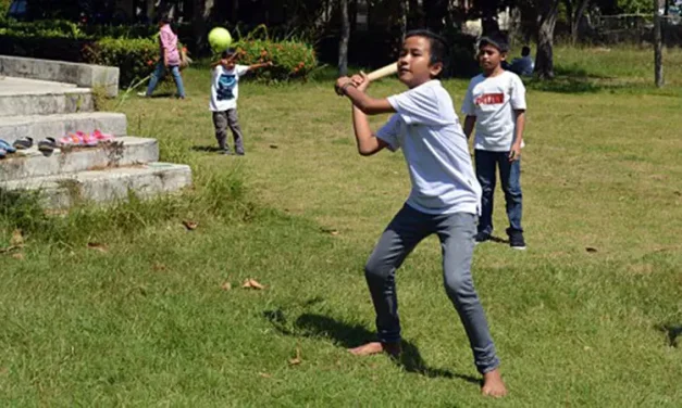 Olahraga Pemukul Tradisional Sebuah Permainan Kasti