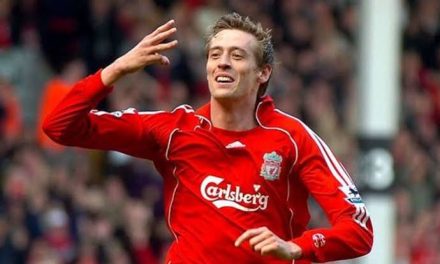 Fisik Tinggi Pesepakbola Peter Crouch Pemain Inggris