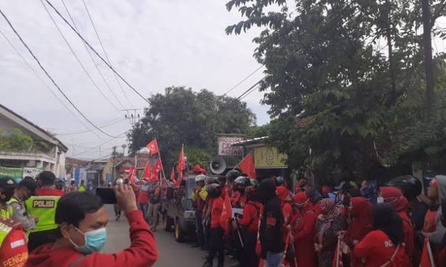Sekelompok Orang Preman Yang Suka Mersahkan Warga