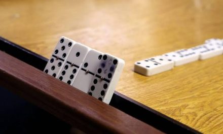 Suatu Permainan Larangan Domino Berhubungan Dengan Judi