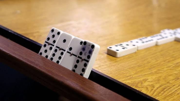 Suatu Permainan Larangan Domino Berhubungan Dengan Judi