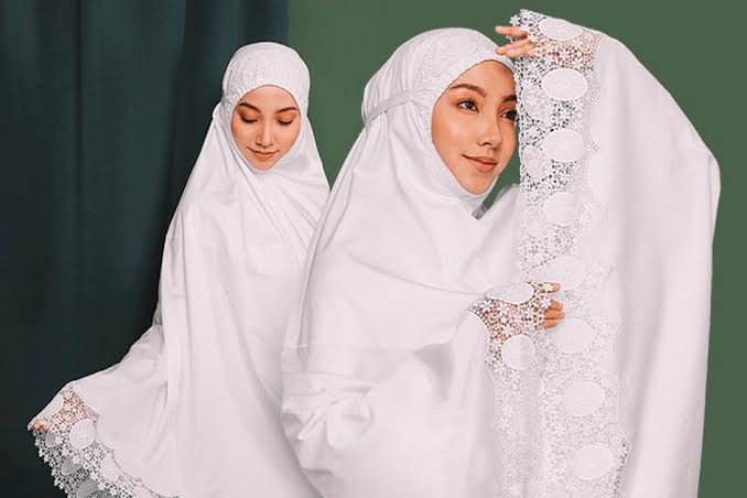 Kain Khusus Mukenah Untuk Perempuan Muslim Beribadah