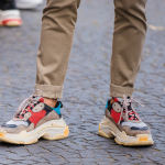 Sebuah Kemajuan Peradaban Dengan Adanya Sepatu Alas Kaki