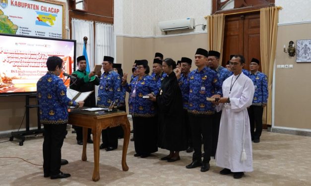 Seorang Pemerintahan Atau Pejabat Yang Memiliki Wewenang