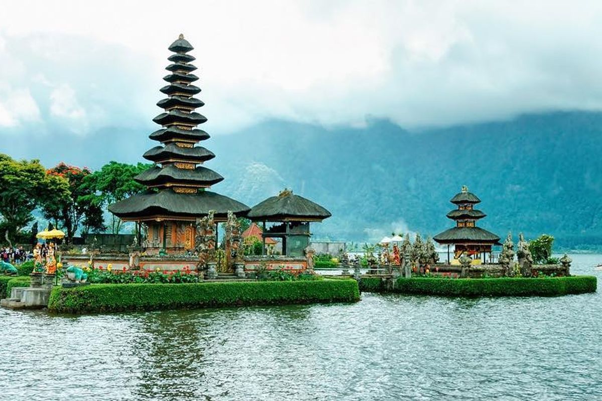 Sebuah Cekungan Perairan Danau Yang Dalam