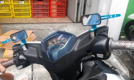 Sebuah Cermin Kendaraan Atau Komponen Spion