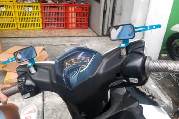 Sebuah Cermin Kendaraan Atau Komponen Spion