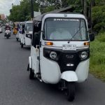 Kendaraan Umum Transportasi Bajaj Yang Cukup Unik