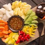 Makanan Campuran Buah Rujak Dengan Bumbu