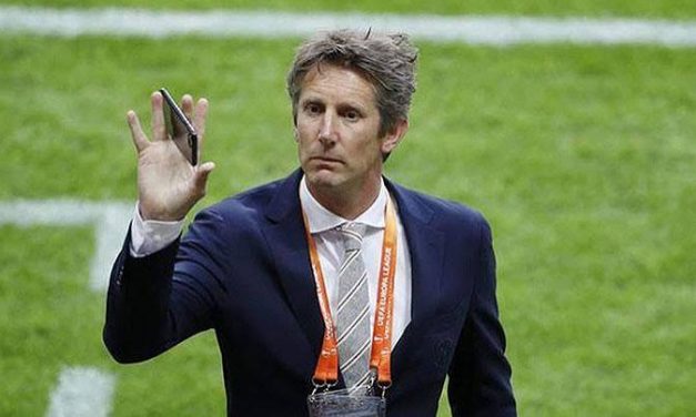 Seseorang Kiper Terkenal Yaitu Van Der Sar