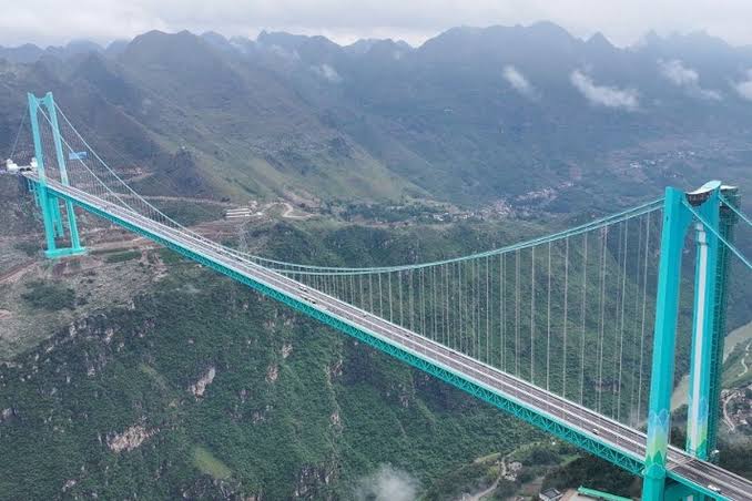 Sebuah Penyeberangan Jembatan Yang Cukup Kuat