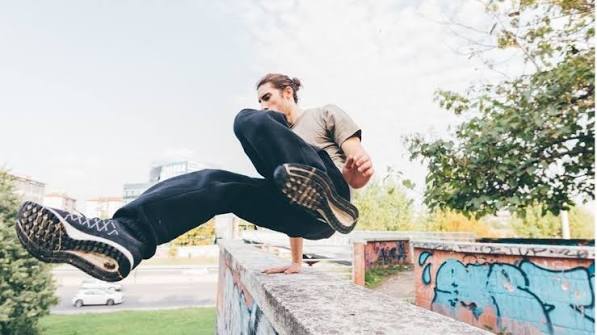 Gerakan Aktivitas Parkour Dengan Berbagai Tempat
