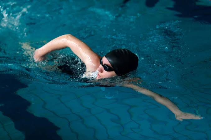 Suatu Kegiatan Positif Berenang Dengan Baik